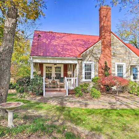 Farmhouse Cottage On 10 Acres Trails On-Site